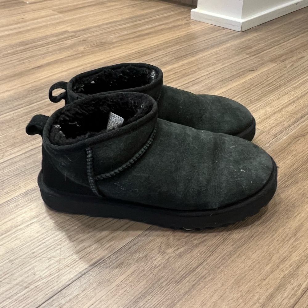 UGG Classic Ultra Mini in black